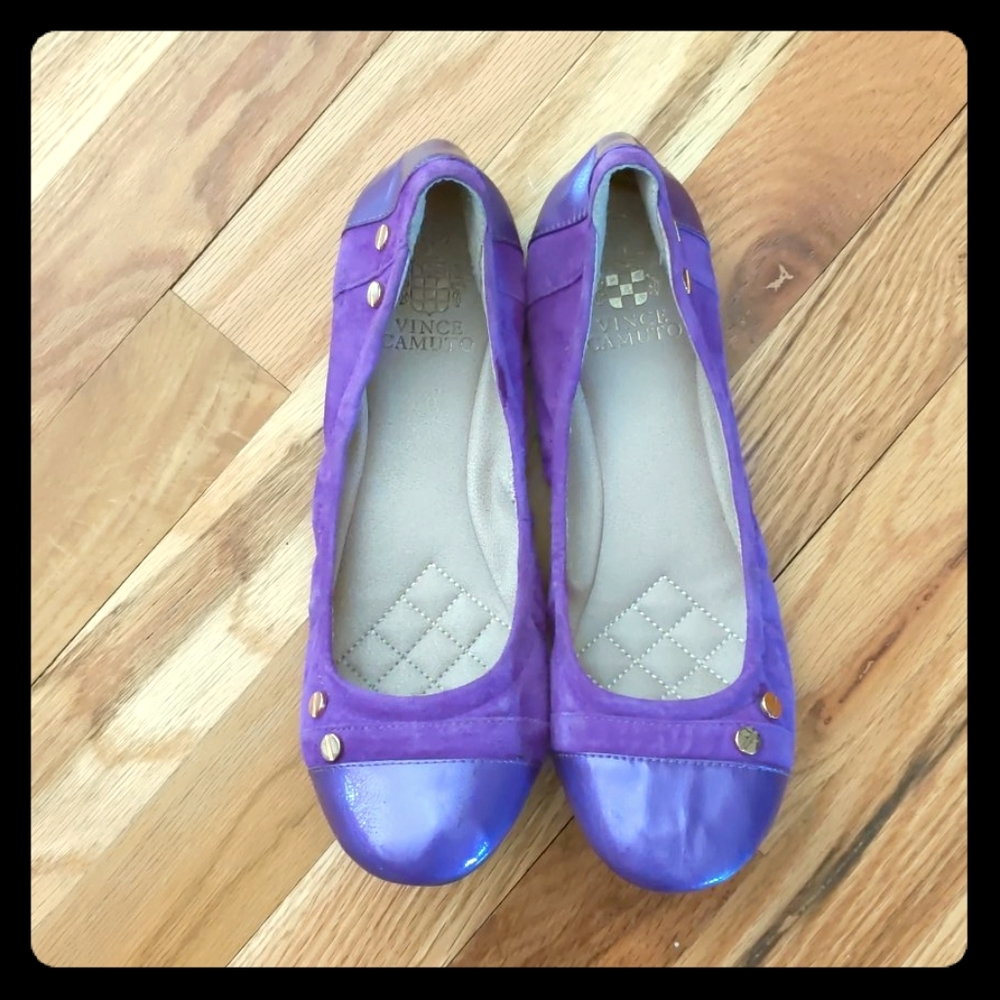 Vince Camuto statement flats